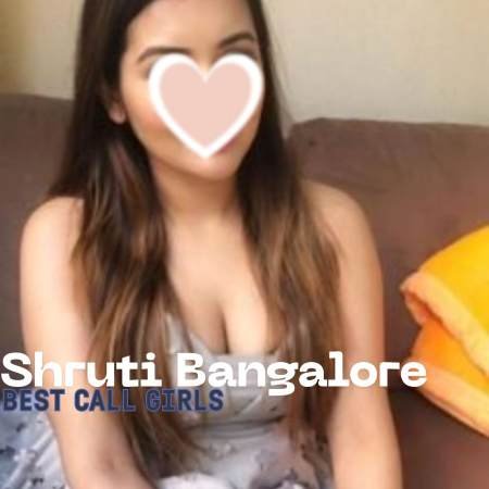 BeautifulCall Girl In Bangalore with a charming smile for a perfect date night